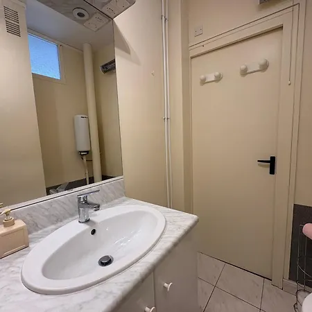Apartment Confortable Avec Vue Sur Et Wifi A